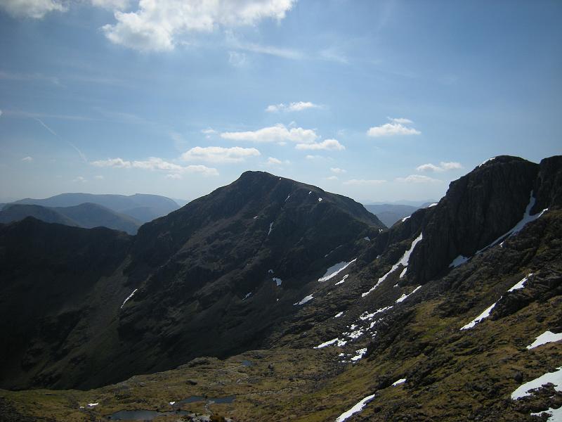 20090531_bideanambian 021.jpg - Zum dritten Gipfel , Stob Coire Sgreamhach, ist es noch ein schönes Stück